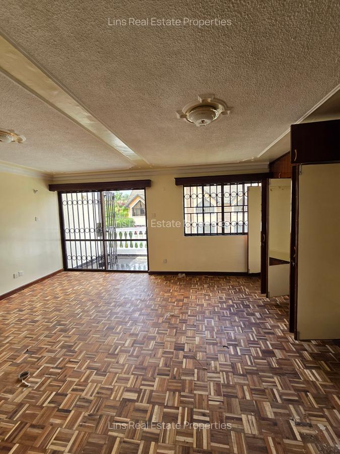 4 Bed Townhouse with En Suite in Lavington - 15