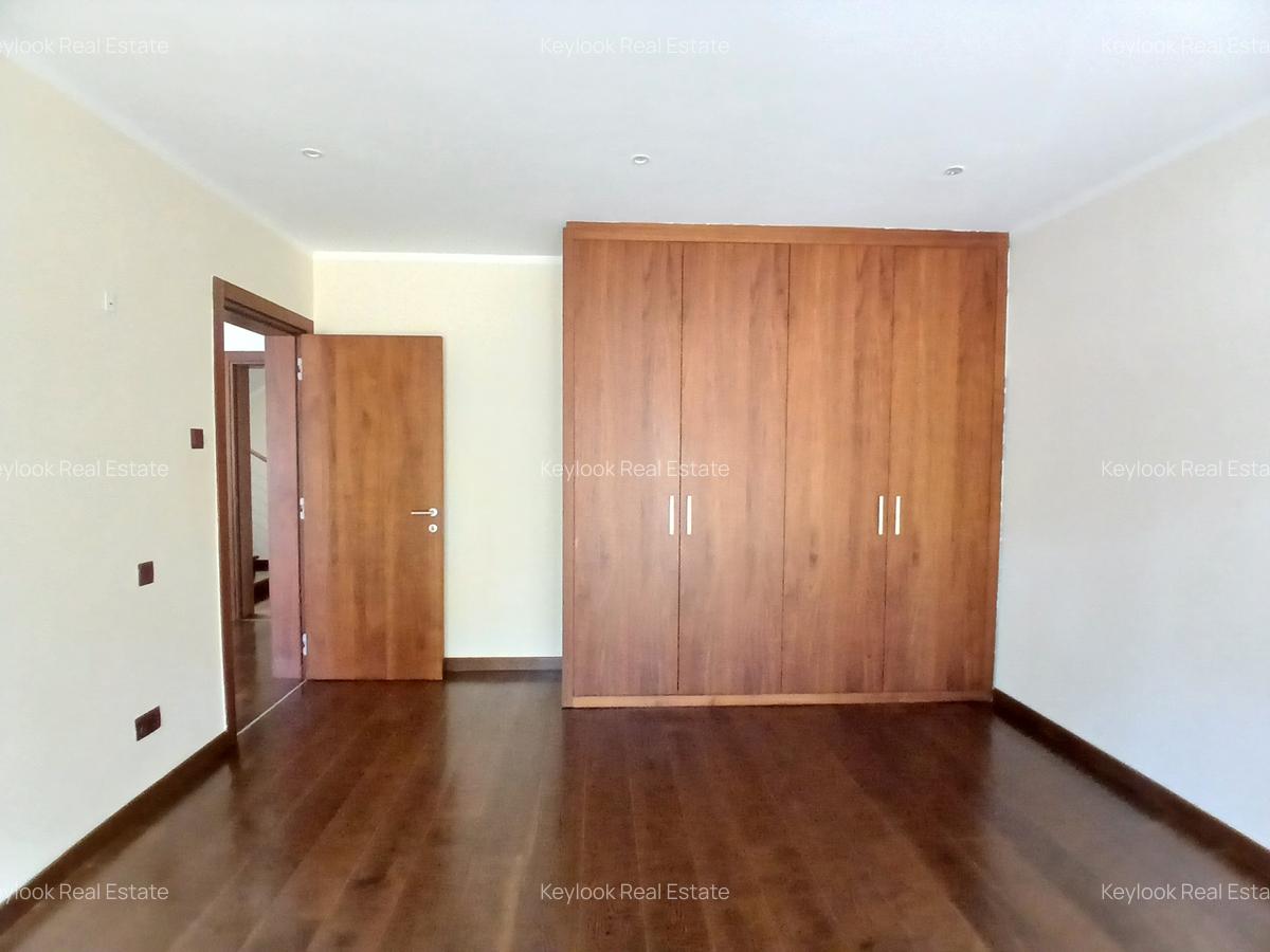 5 Bed Townhouse with En Suite at Lavington Green - 11