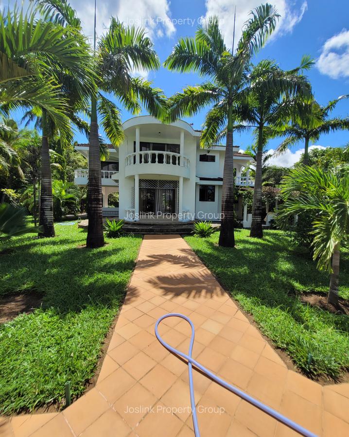 Serviced 4 Bed Apartment with En Suite in Nyali Area - 16