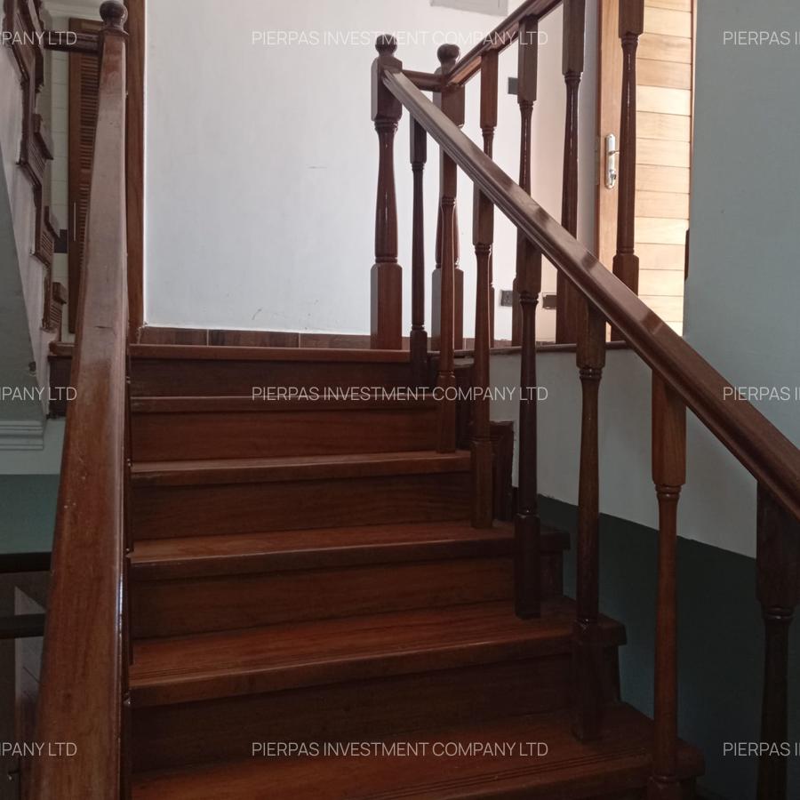 5 Bed Townhouse with En Suite in Lavington - 8