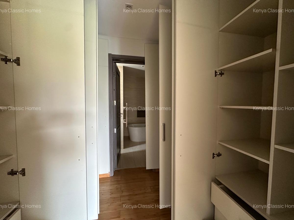 3 Bed Apartment with En Suite at Riverside - 16