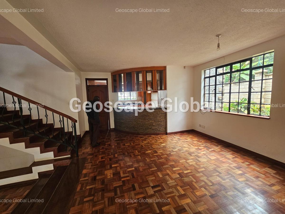 5 Bed House with En Suite in Lavington - 2