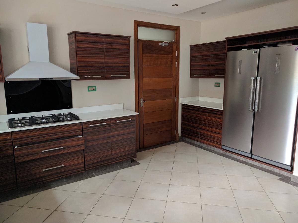 4 Bed House with En Suite in Runda - 9