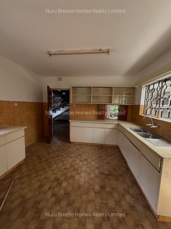 4 Bed Townhouse with En Suite in Lavington - 3