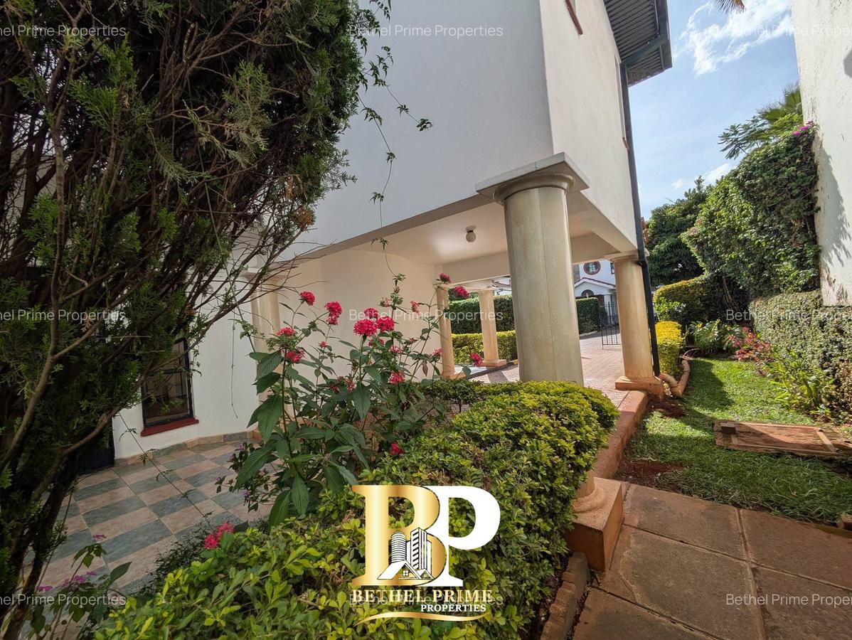 5 Bed Townhouse with En Suite in Spring Valley - 2