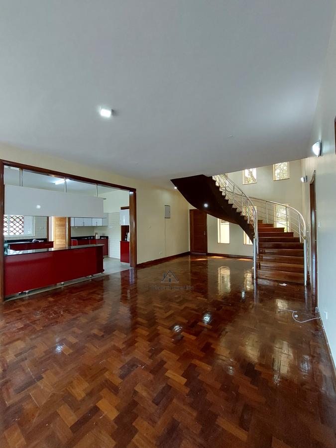 5 Bed House with En Suite in Lavington - 6