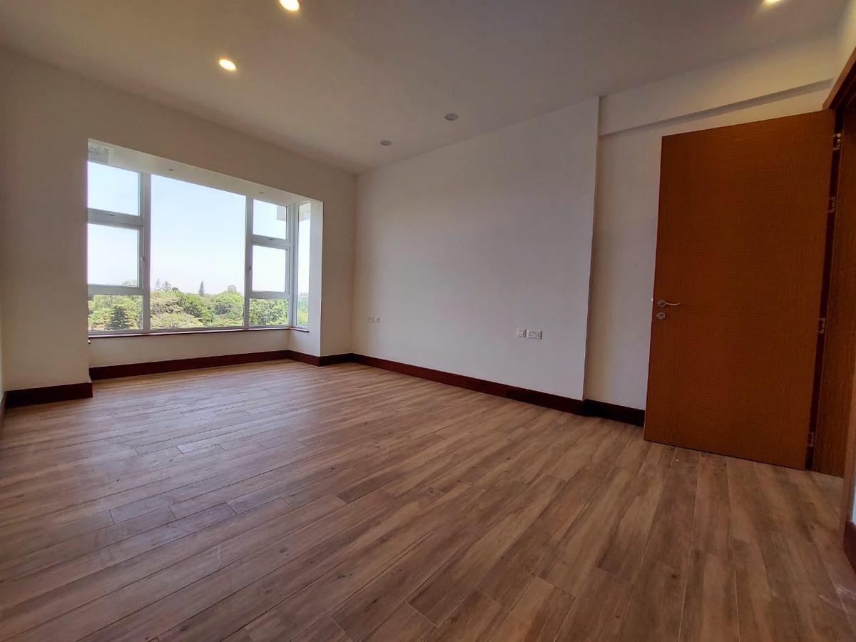 3 Bed Apartment with En Suite in Parklands - 7