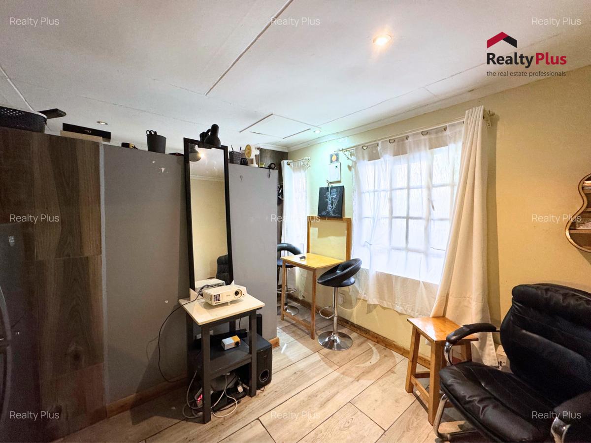 Bedsitter at Woodley - 8