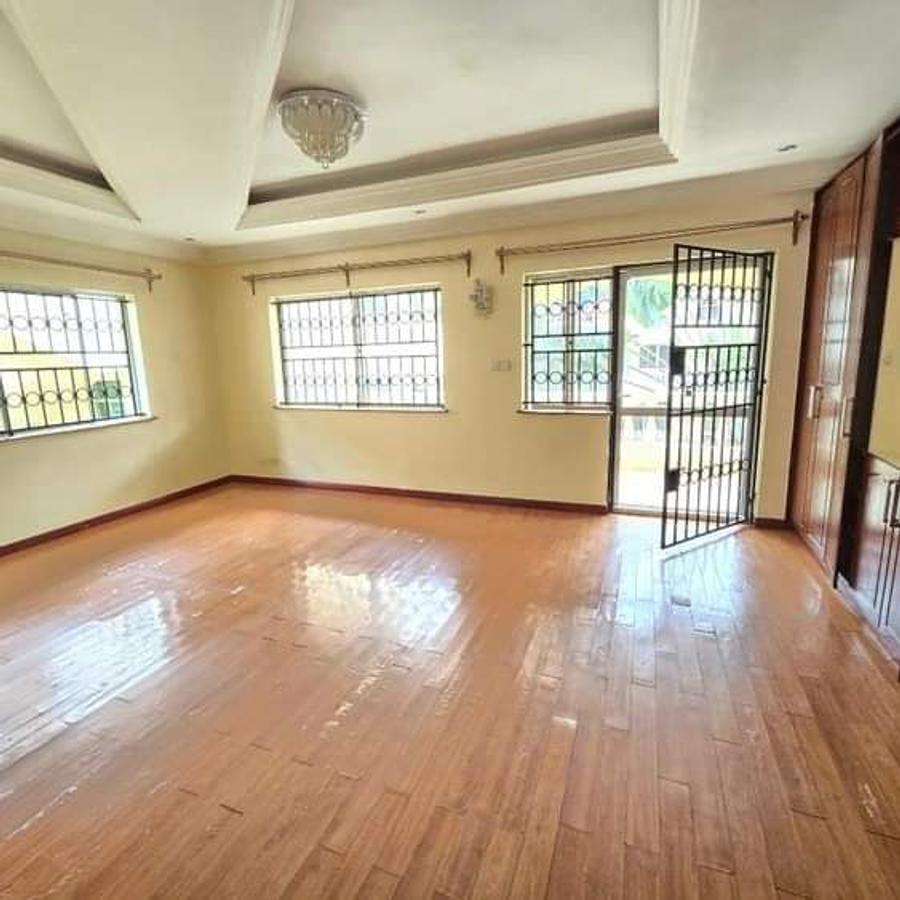 5 Bed House with En Suite at Lavington - 7