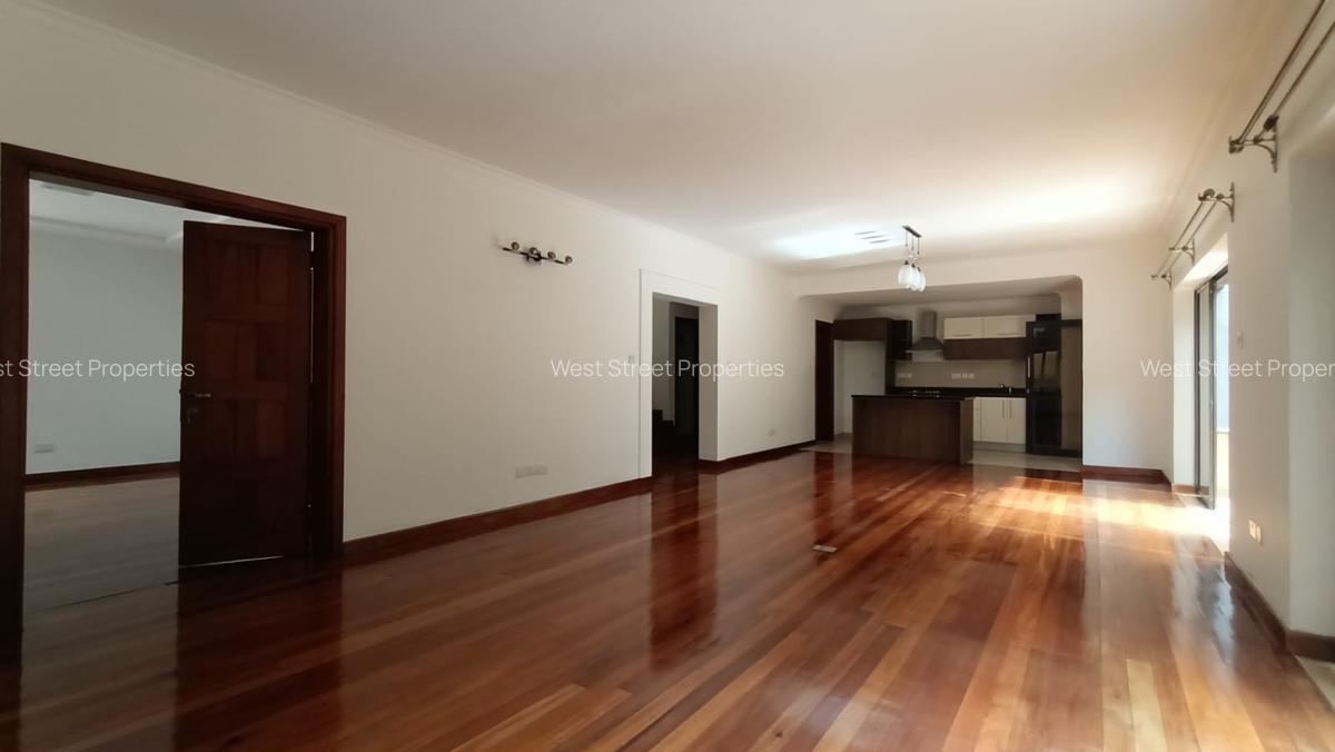 4 Bed Villa with En Suite at Lavington - 3