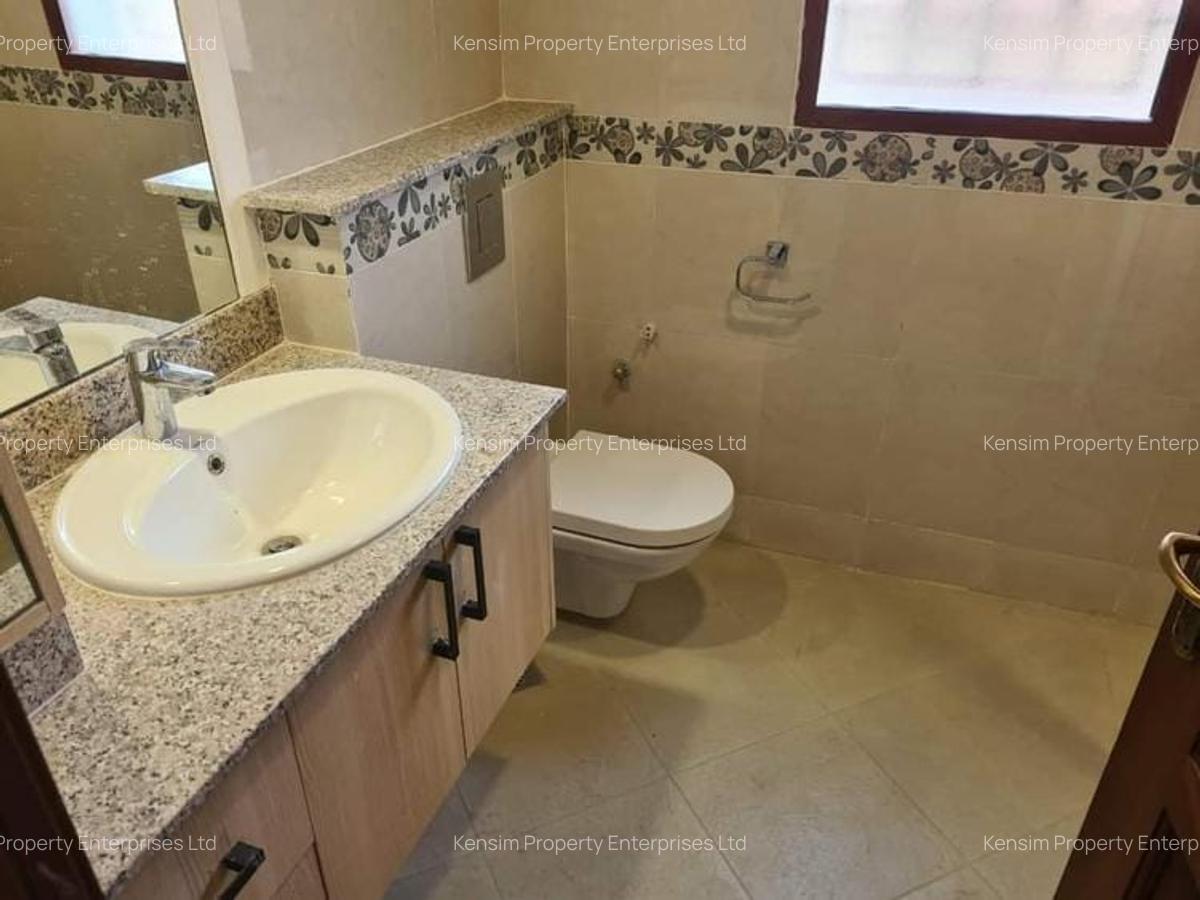 5 Bed Townhouse with En Suite in Spring Valley - 2