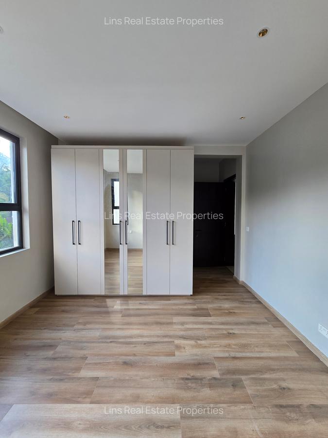 5 Bed Townhouse with En Suite in Lavington - 12