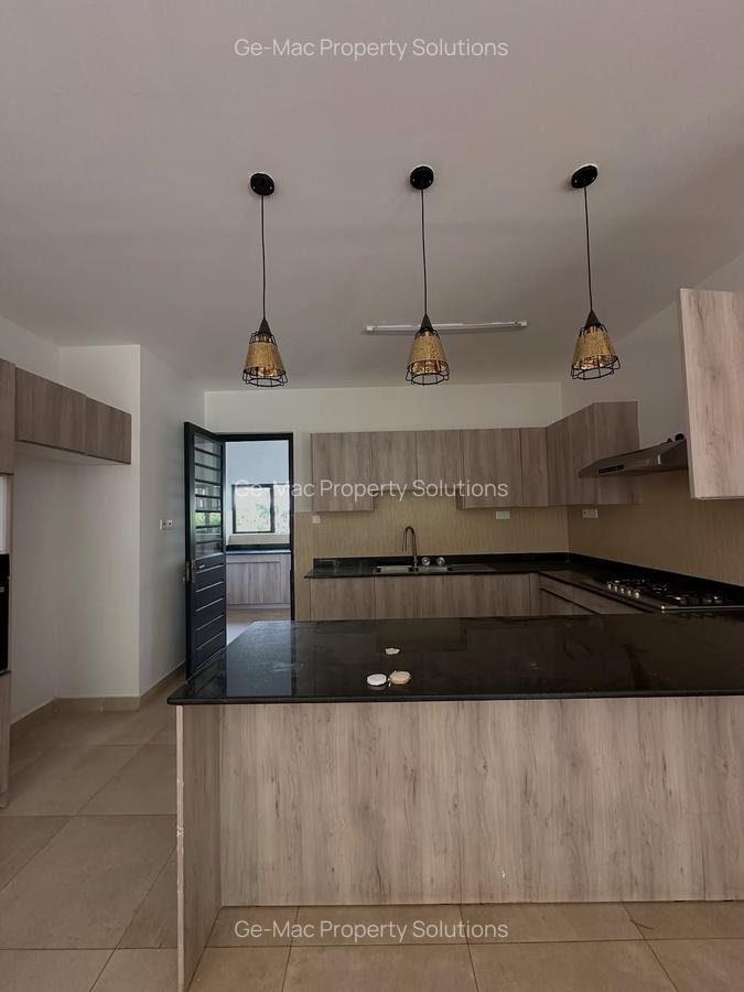 5 Bed House with En Suite in Lavington - 18