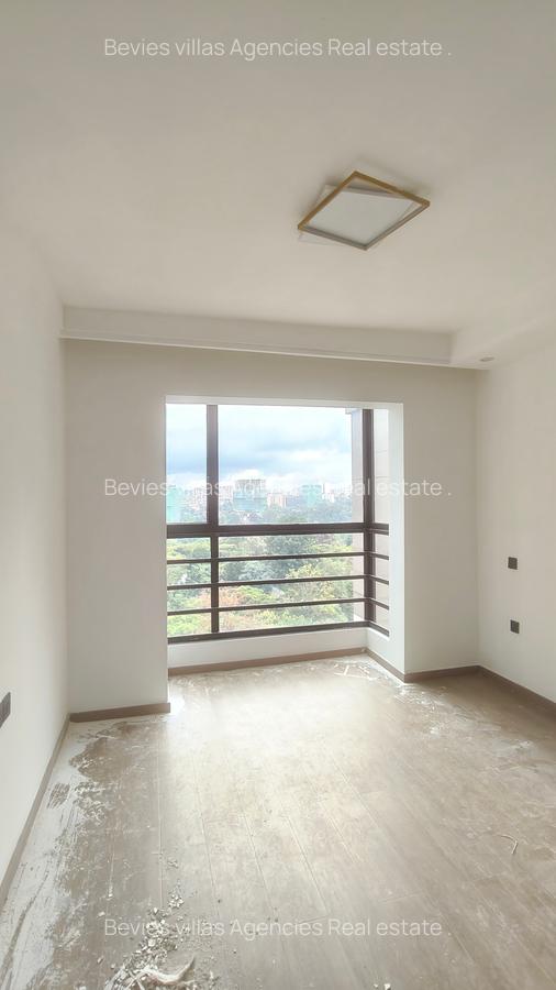 3 Bed Apartment with En Suite at Riverside - 6