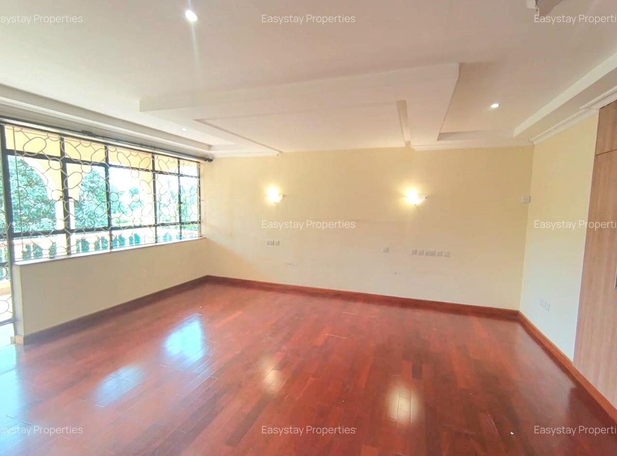 5 Bed House with En Suite in Runda - 10