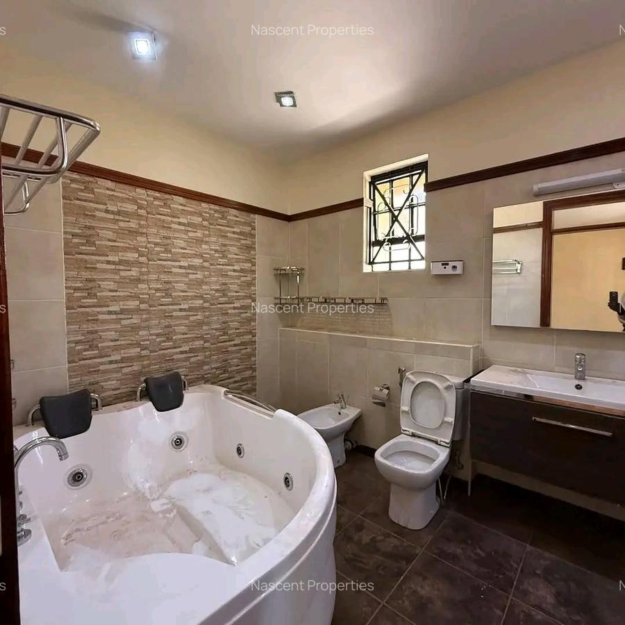 5 Bed House with En Suite in Lavington - 12