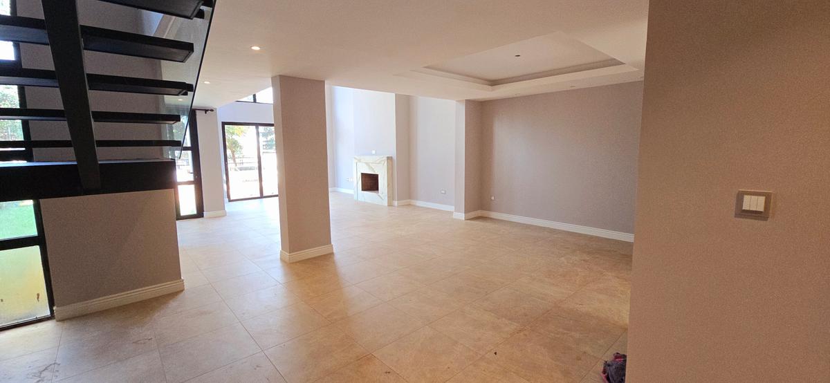 4 Bed House with En Suite at Palm Valley - 10