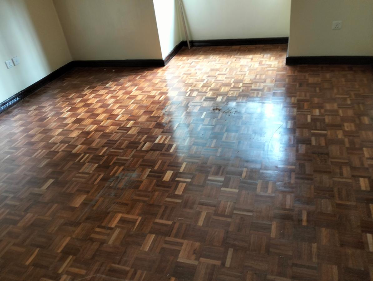 5 Bed Townhouse with En Suite in Lavington - 19