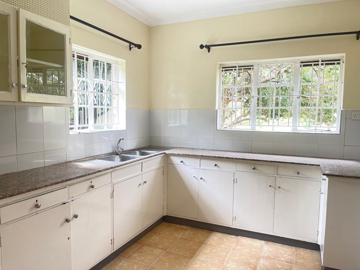 4 Bed Townhouse with En Suite in Lavington - 7