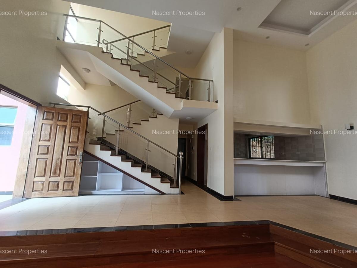 5 Bed Townhouse with En Suite in Lavington - 11