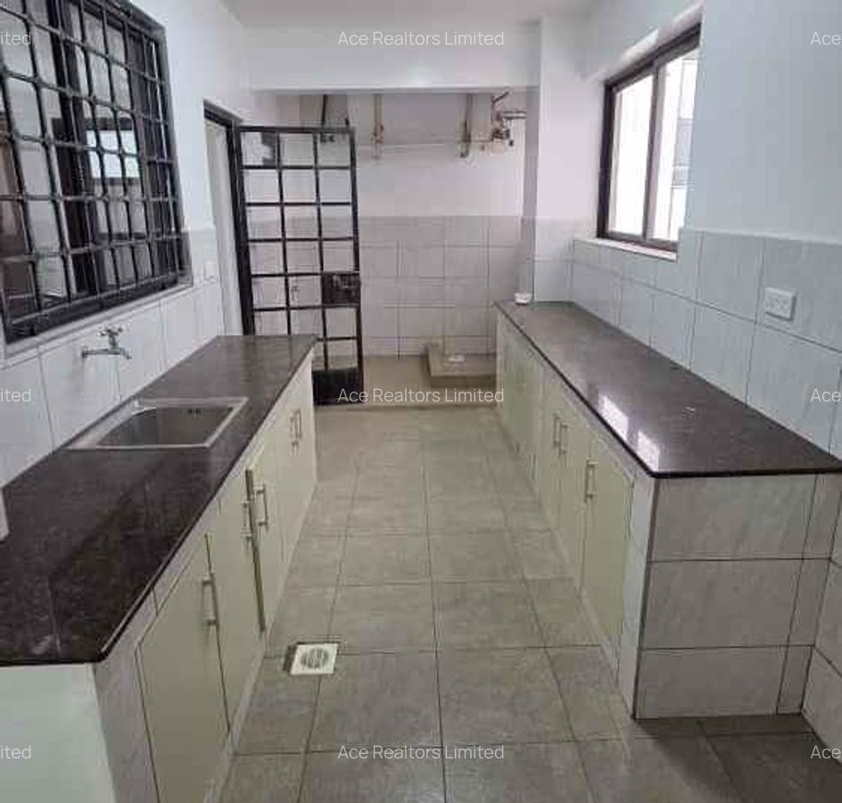 3 Bed Apartment with En Suite at City Park - 7