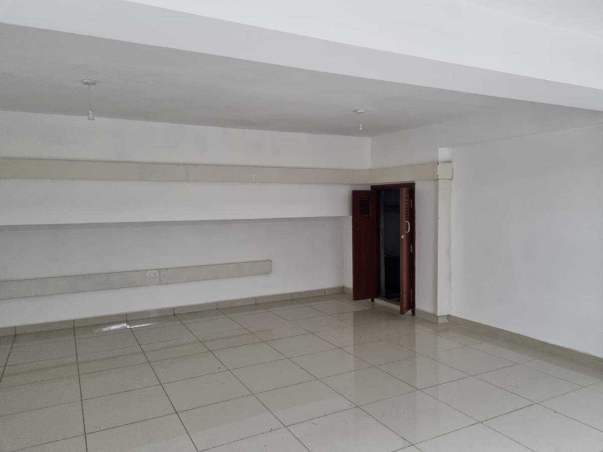 240 ft² Shop with Service Charge Included in Ngong Road - 7