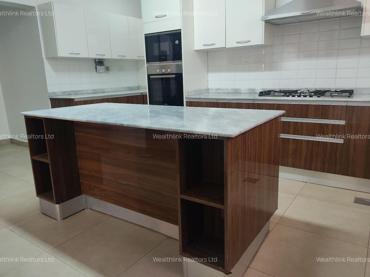 5 Bed Townhouse with En Suite at Lavington - 4