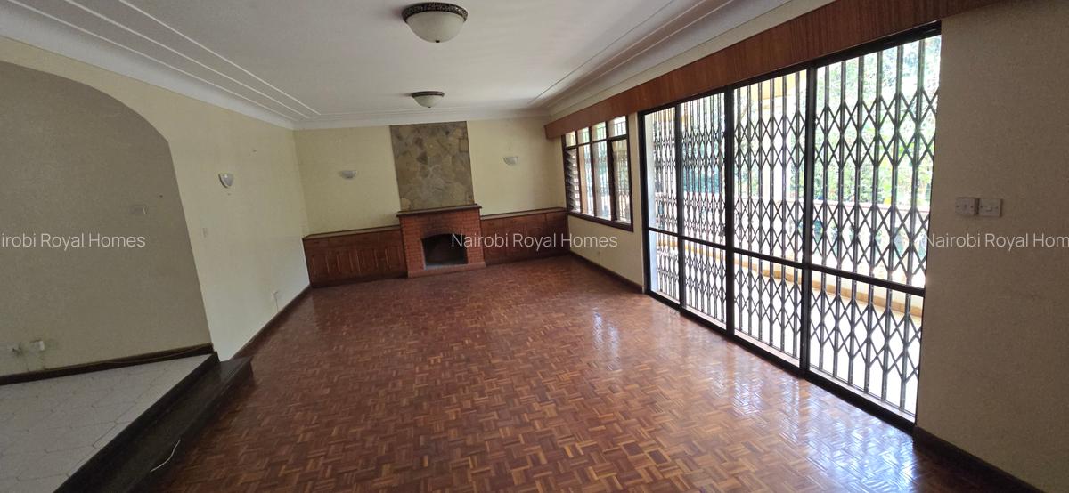 4 Bed House with En Suite at Lobelia Drive - 7