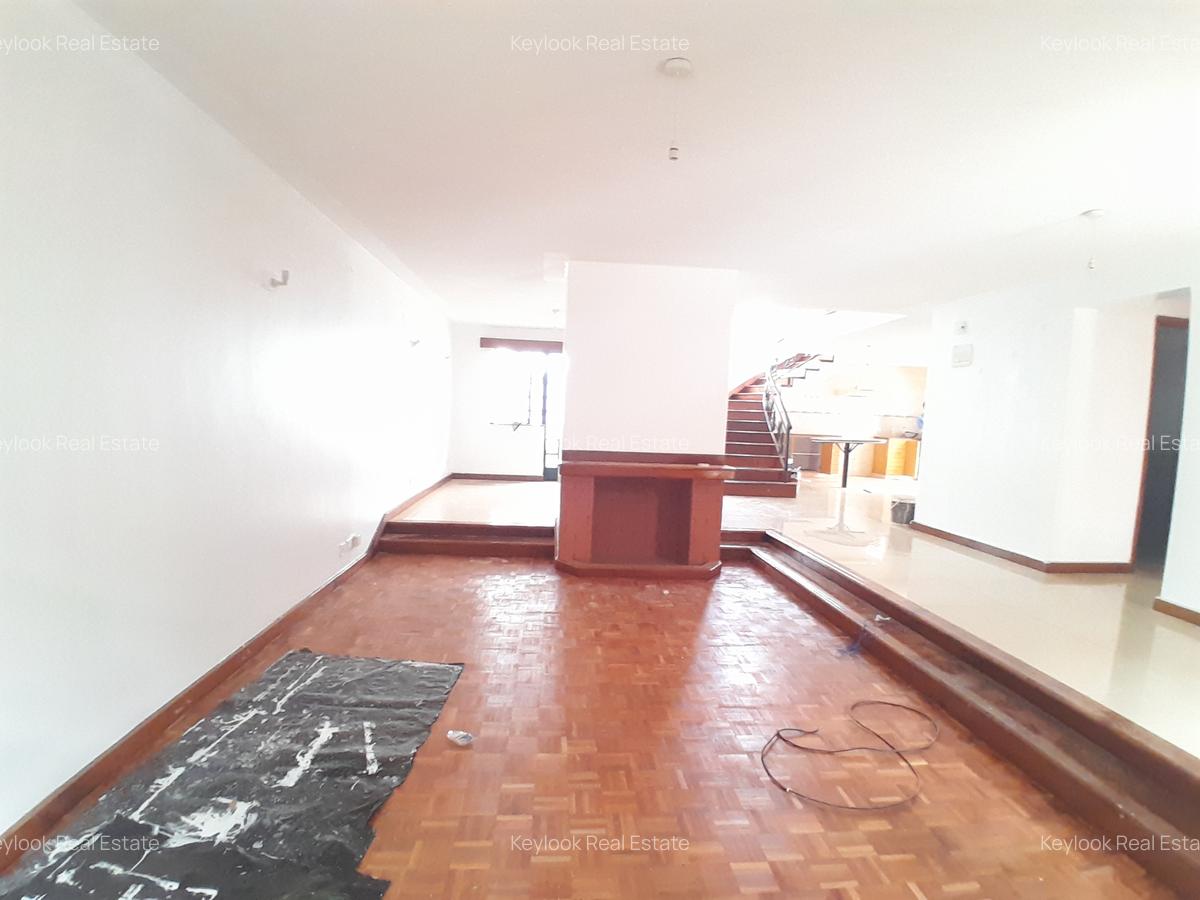 4 Bed Townhouse with En Suite at Lavington - 7