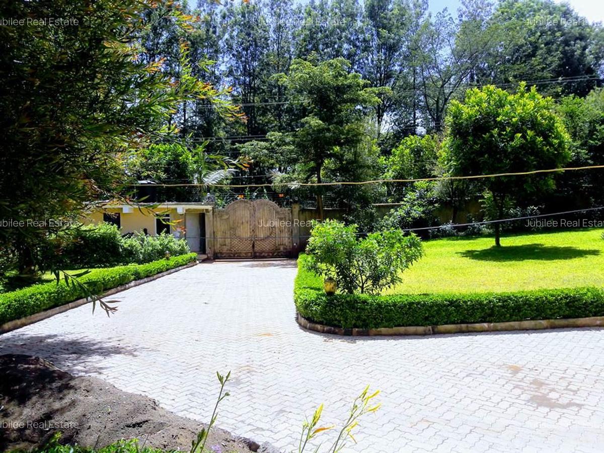 7 Bed House with En Suite in Runda - 4