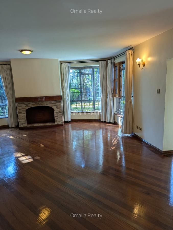 5 Bed House with En Suite in Runda - 1