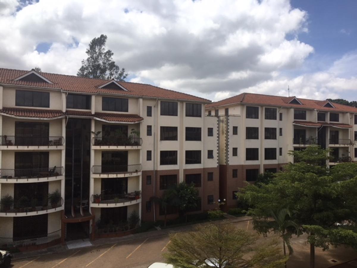 3 Bed Apartment with En Suite in Lavington - 2