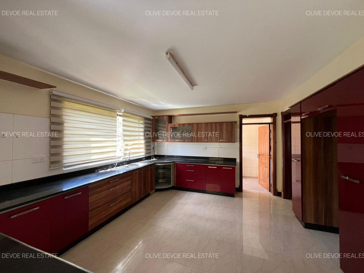 5 Bed Townhouse with En Suite in Westlands Area - 12