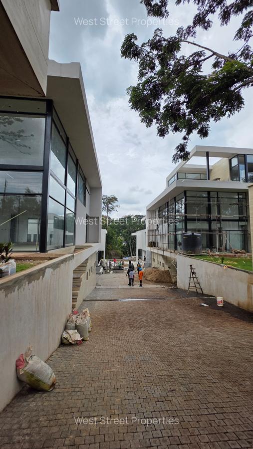 6 Bed Villa with En Suite at Lavington - 5