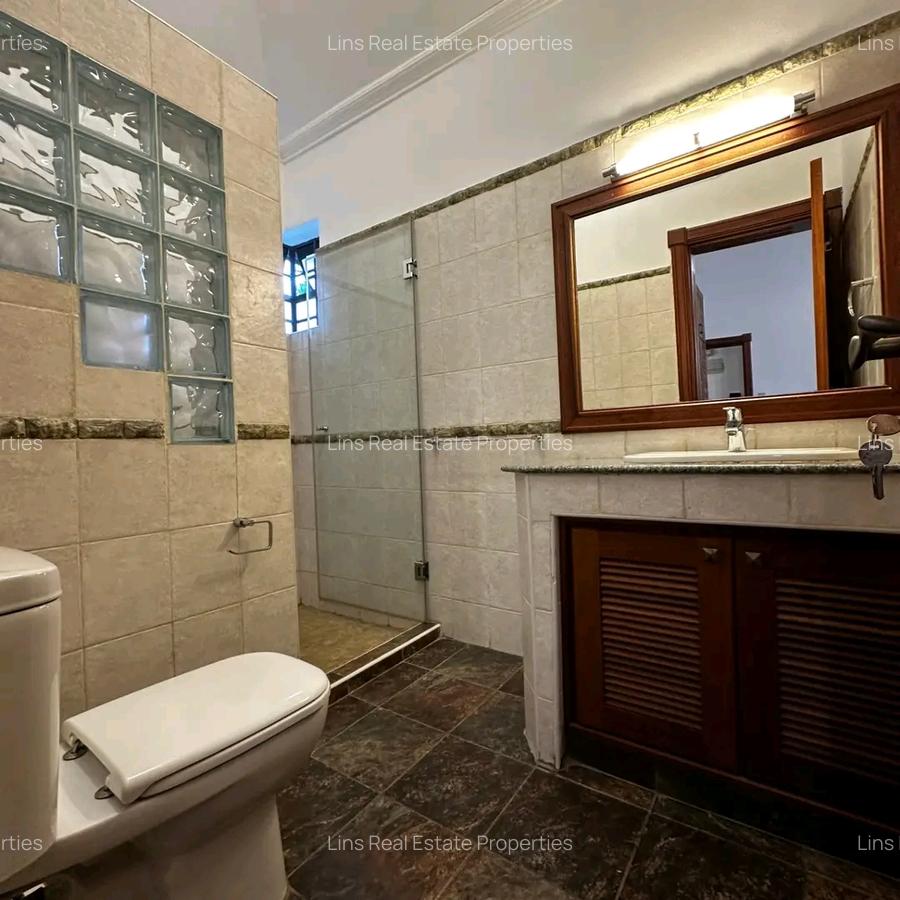 4 Bed Townhouse with En Suite in Spring Valley - 8