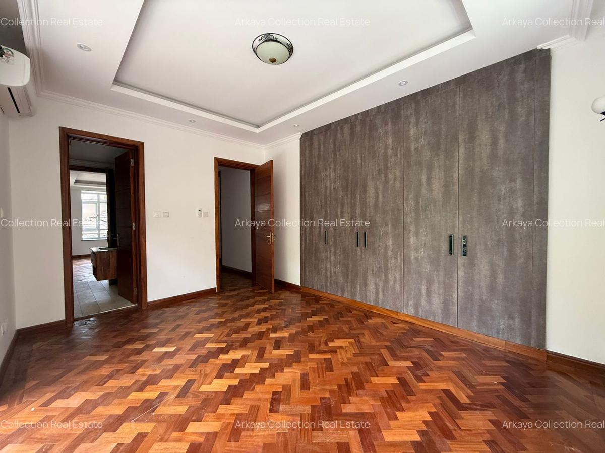 5 Bed Townhouse with En Suite in Lavington - 6