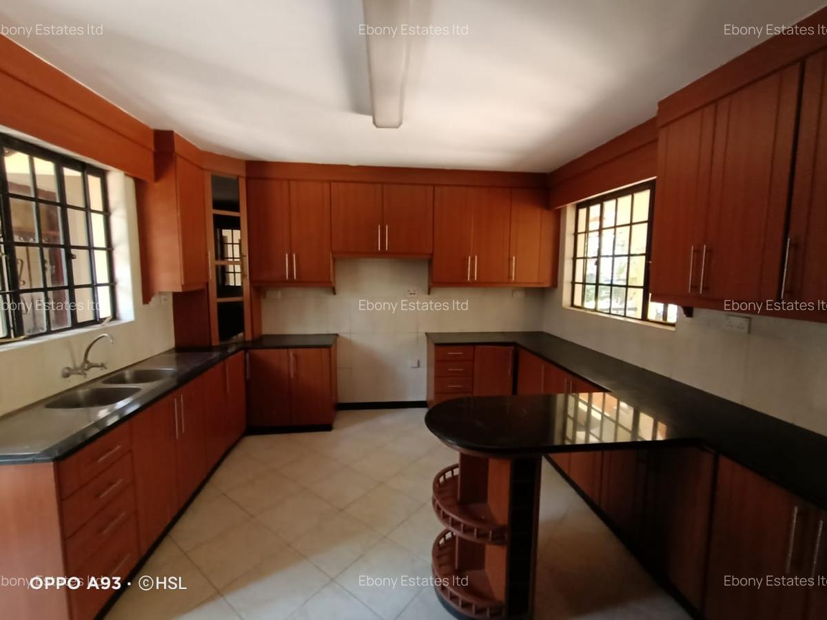 5 Bed Townhouse with En Suite in Lavington - 11