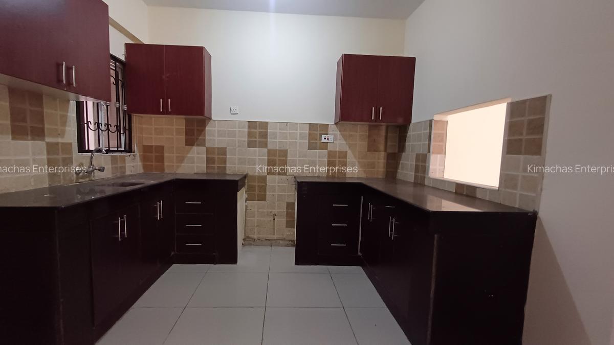3 Bed Apartment with En Suite at Green Wood Drive - 4