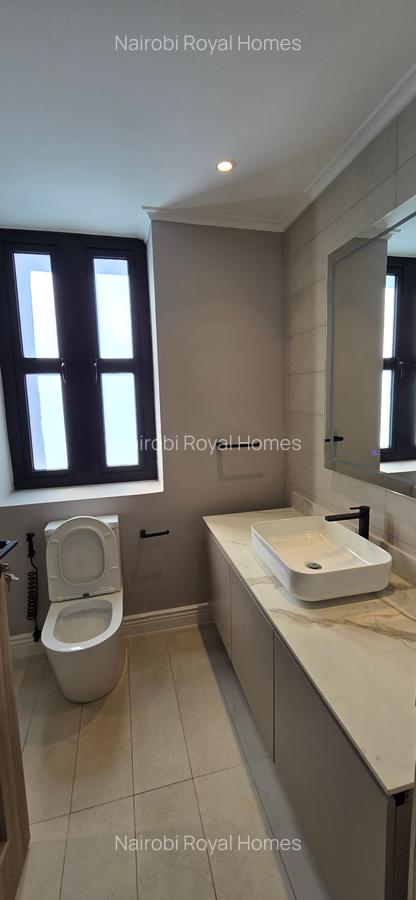 5 Bed Townhouse with En Suite at Palm Valley - 11