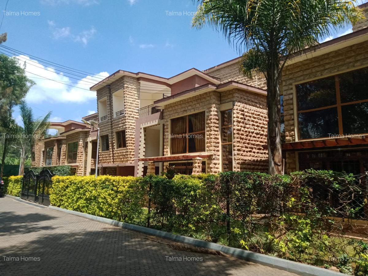5 Bed Townhouse with En Suite at Lavington - 20
