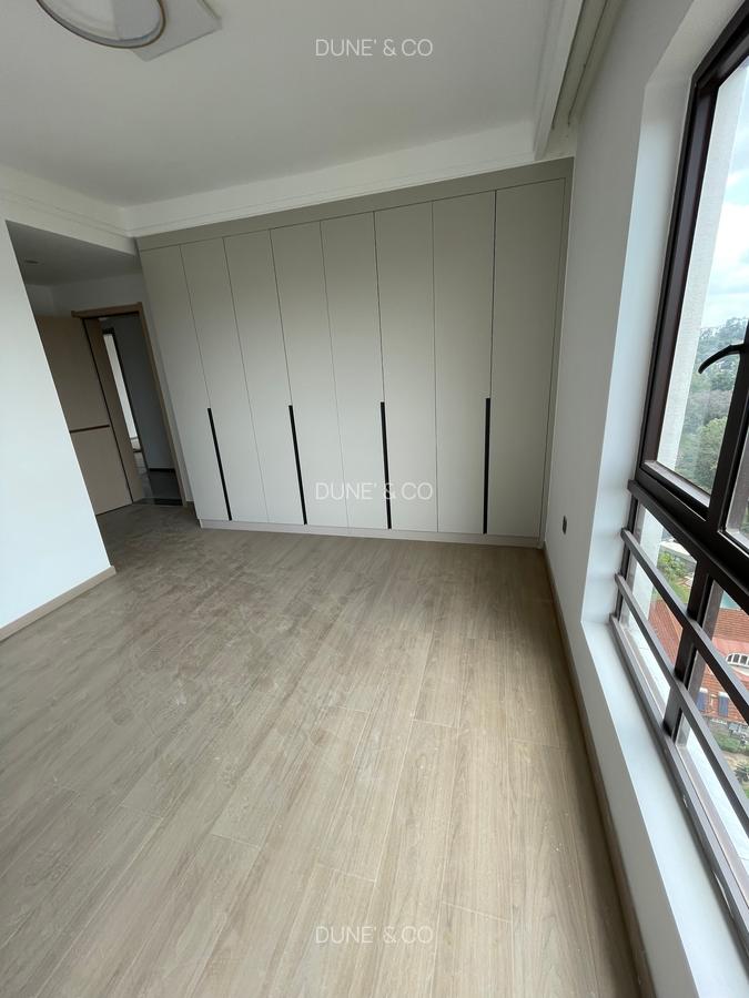 3 Bed Apartment with En Suite in Riverside - 15
