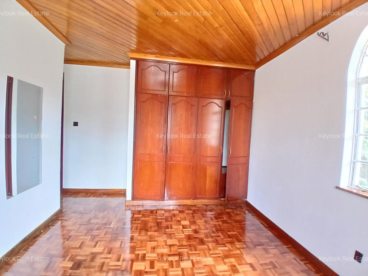 4 Bed Townhouse with En Suite at Lavington - 11