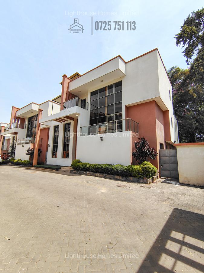 5 Bed Townhouse with En Suite at Lavington - 1