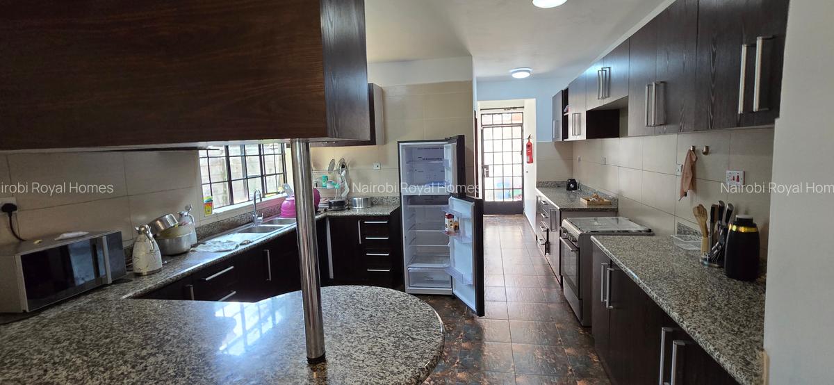 5 Bed Townhouse with En Suite at Lavington Green - 7