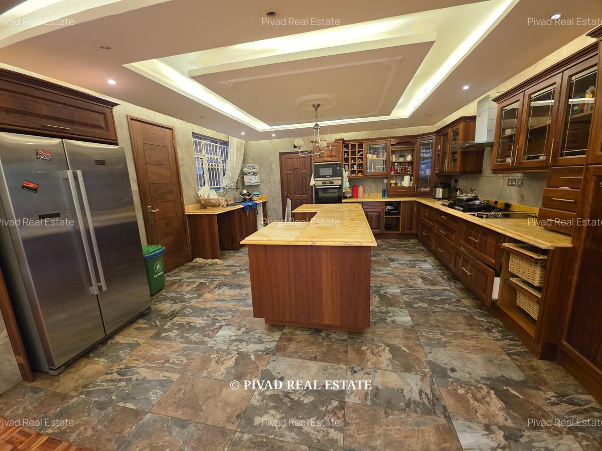 5 Bed Townhouse with Swimming Pool in Runda - 9