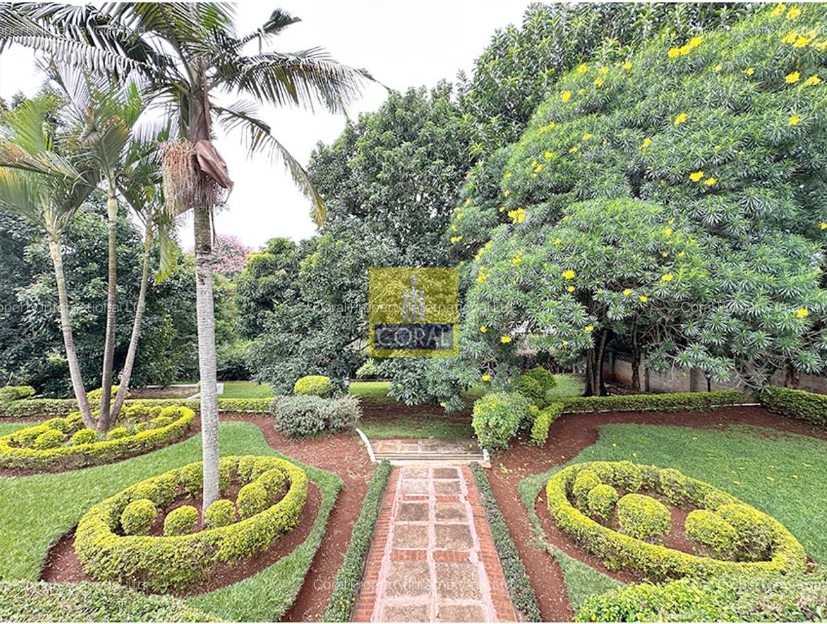 4 Bed House in Lavington - 19