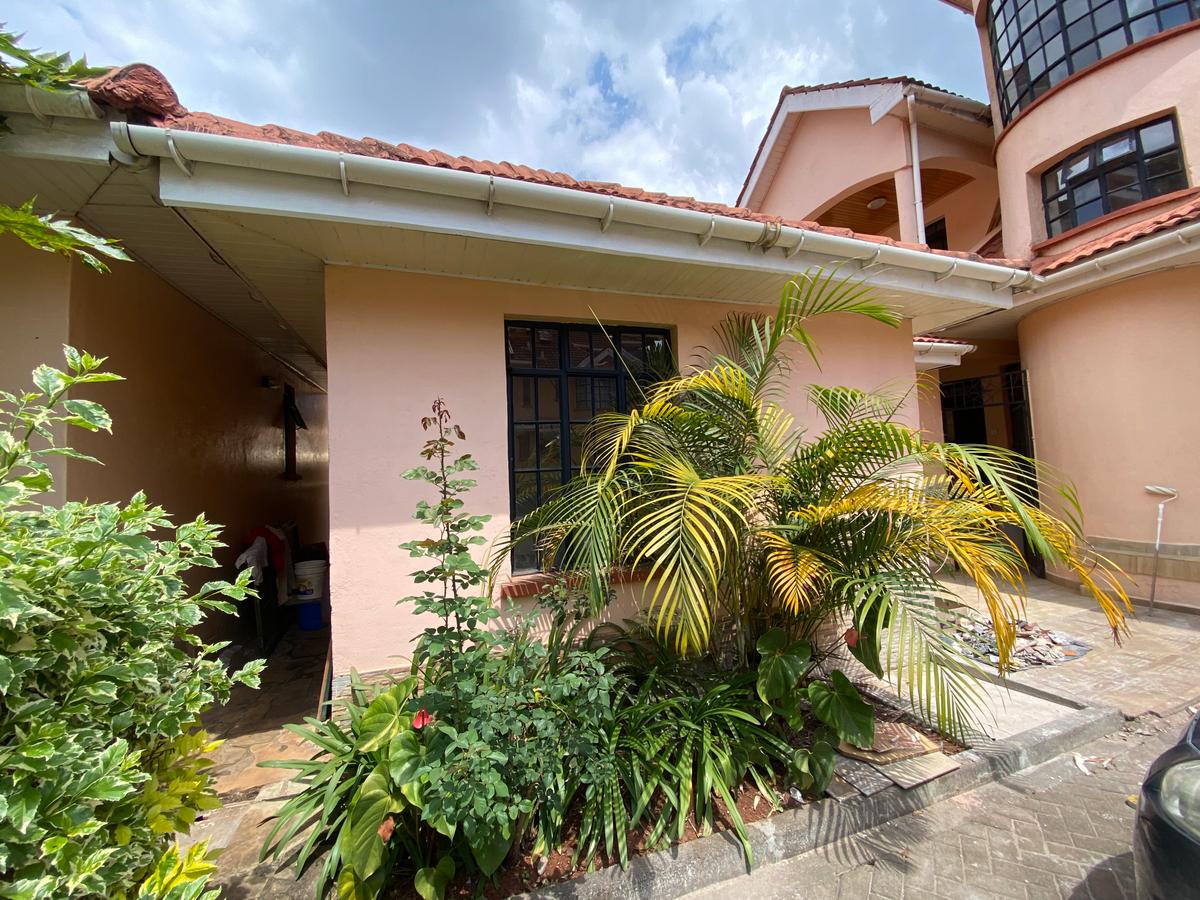 4 Bed Townhouse with En Suite in Lavington - 1