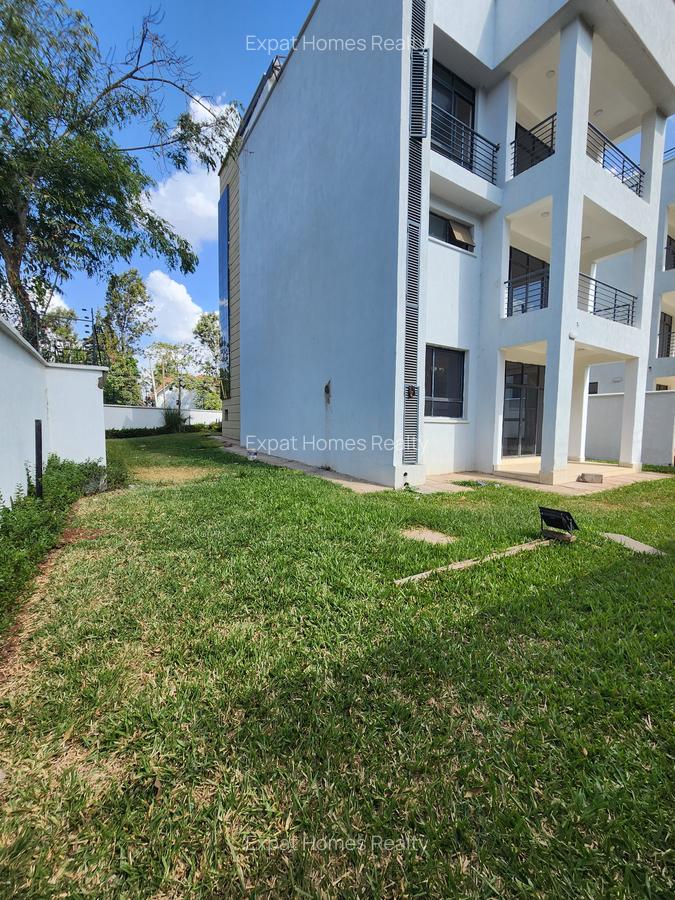 5 Bed Villa with En Suite in Lavington - 6