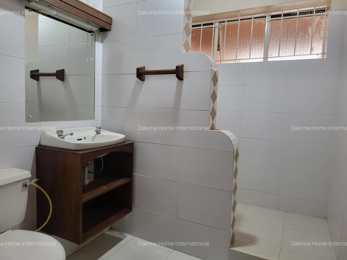 4 Bed Townhouse with En Suite in Spring Valley - 16