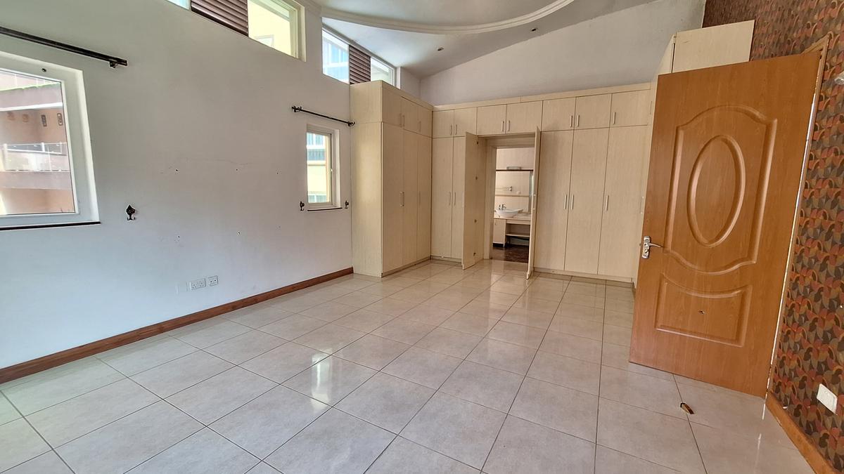 4 Bed Townhouse with En Suite at Riverside Drive - 9